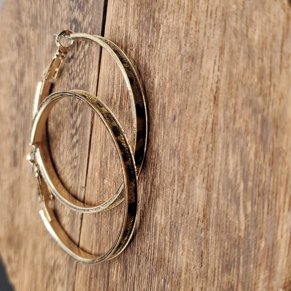 Jewelry - E2171‎ cheetah print glamor hoop earrings